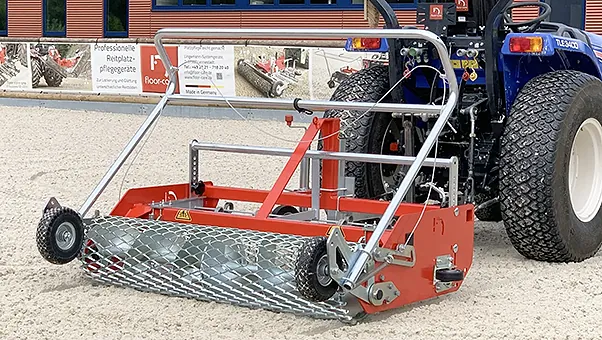 Floor-Care AHK 145/200 achter een trekker