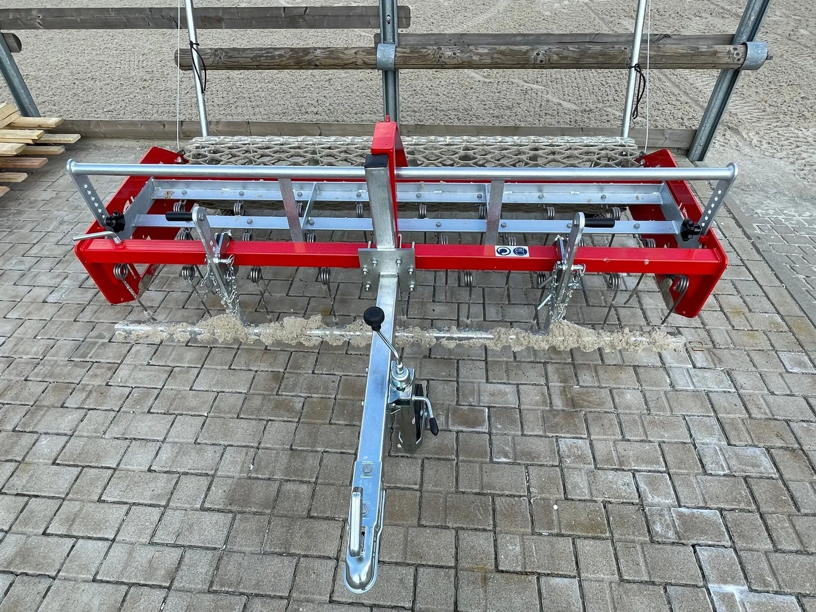 Floor-Care AHK 145/200 van bovenaf, op bestrating