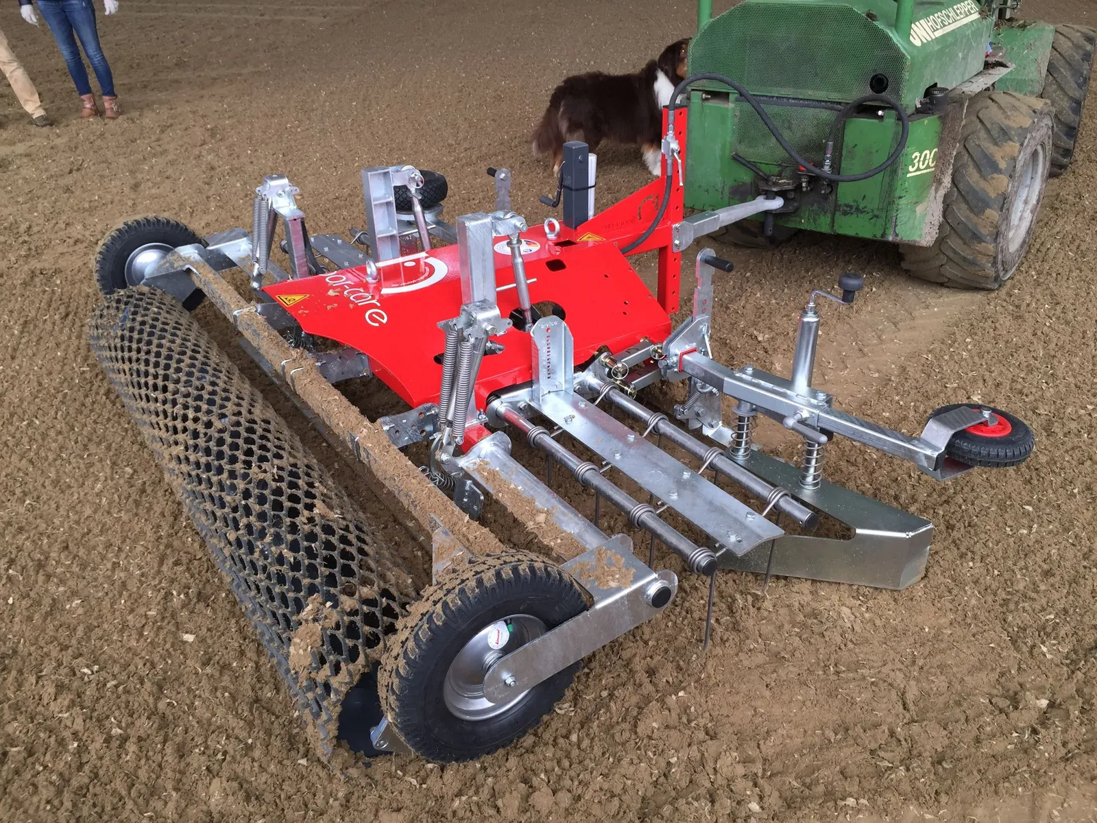 Floor-Care AHK met steunwiel en gaasrol, close-up