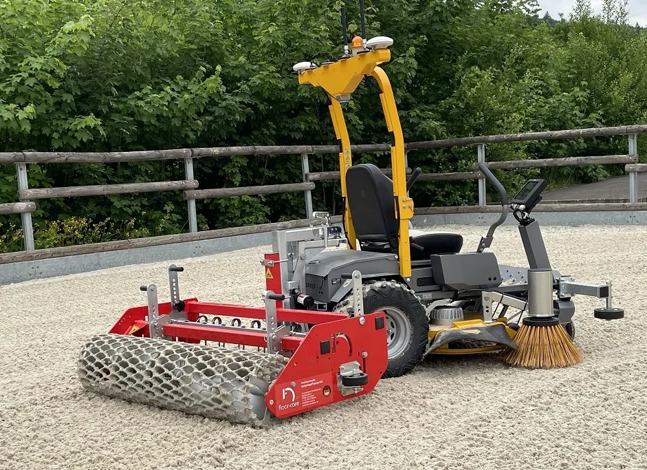 Floor-Care E-ROBOT met maairobot in de bak