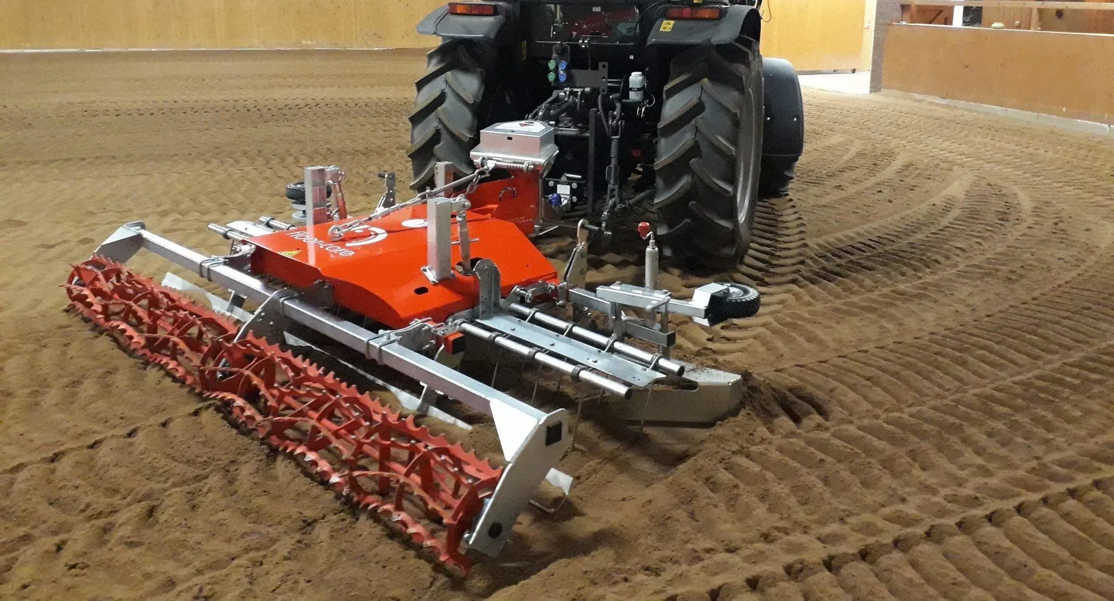 Floor-Care ONE in westernuitvoering aan een trekker