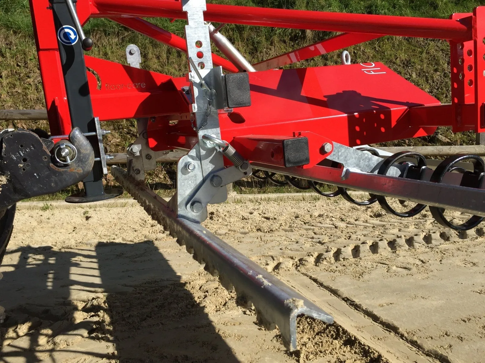 Floor-Care TRAIL, close-up van schild en tanden