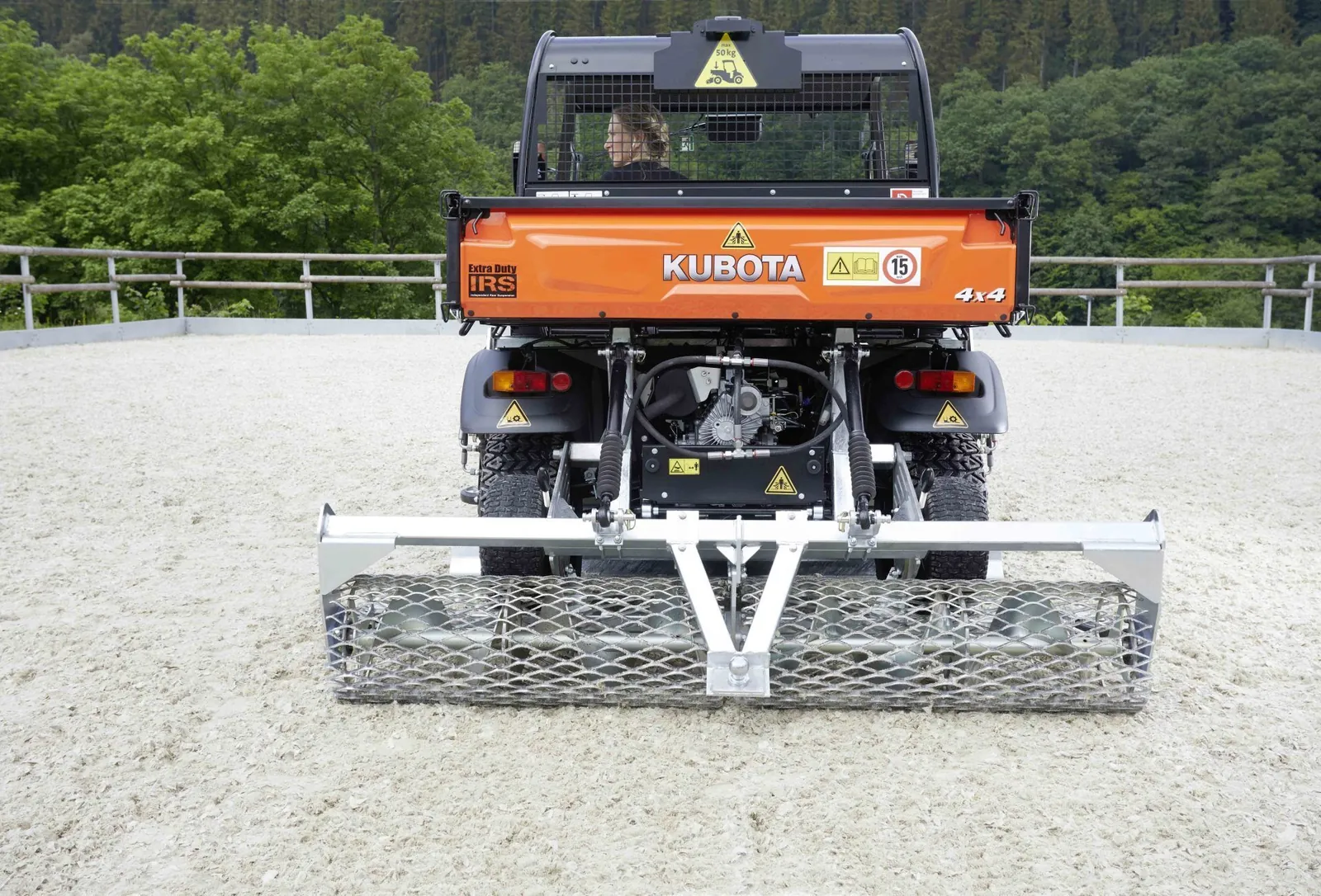 Floor-Care TWO IN ONE in een buitenbak, recht van achteren